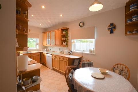 16 Clos Y Dderwen, Cross Hands, Llanelli, SA14 6RN