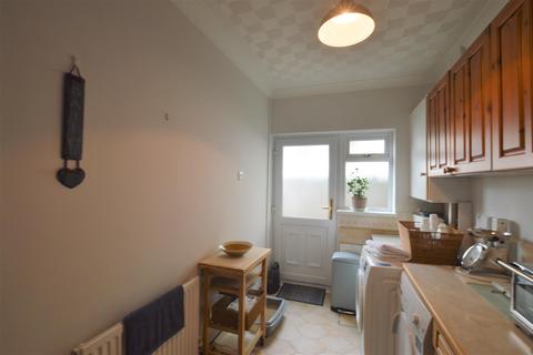 16 Clos Y Dderwen, Cross Hands, Llanelli, SA14 6RN