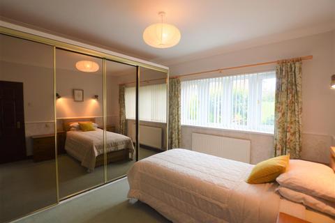 16 Clos Y Dderwen, Cross Hands, Llanelli, SA14 6RN