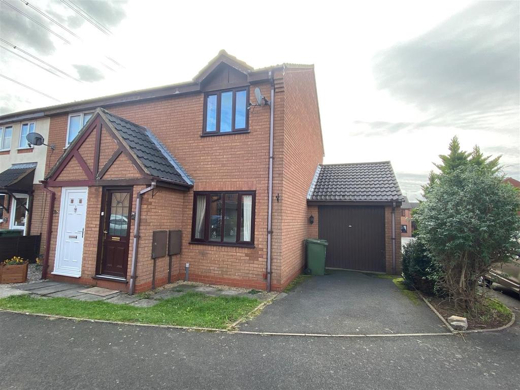 Thistle Close, St Peters, Worcester 2 bed end of terrace house £725
