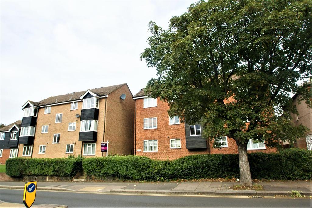 Bradleigh Avenue, Grays 2 bed flat £895 pcm (£207 pw)