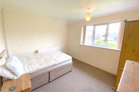 2 Caistor Close, Stoke-on-trent, ST2 7DE