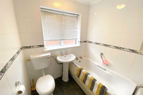 2 Caistor Close, Stoke-on-trent, ST2 7DE