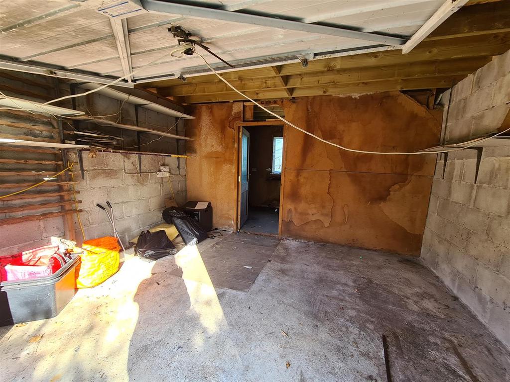 Garage.jpg