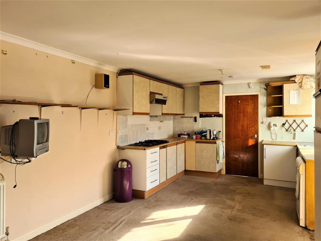 Kitchen3.jpg