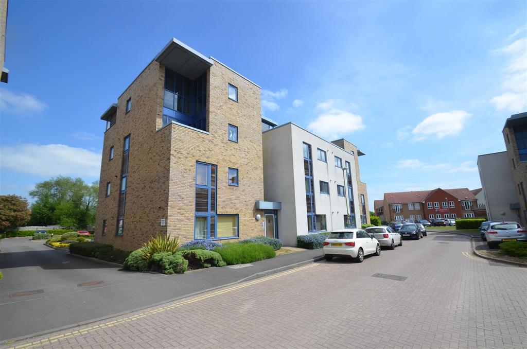 Coach House Mews, Bicester 1 bed apartment £835 pcm (£193 pw)