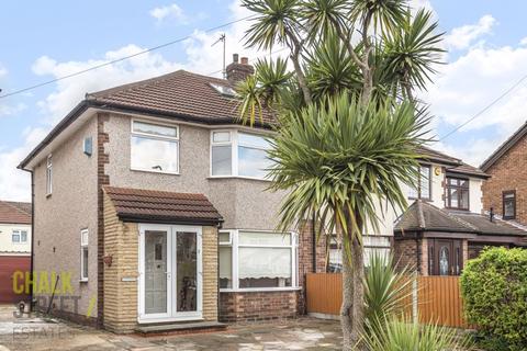 25 Gray Gardens, Rainham, RM13 7NH