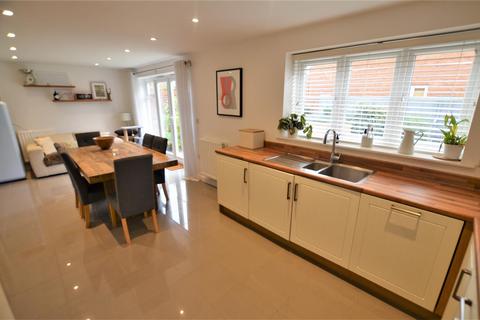 47 Broad Way, Upper Heyford, Bicester, OX25 5AD