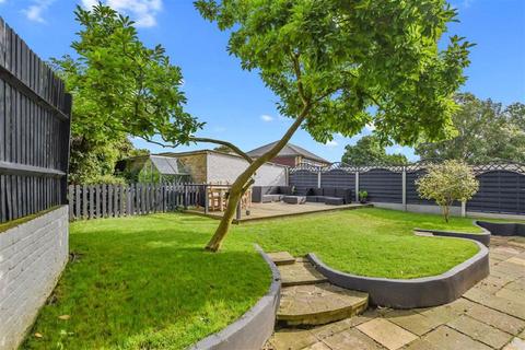 24 Thakeham Close, London, SE26 6HN