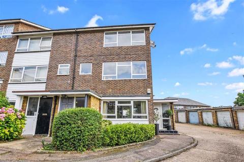 24 Thakeham Close, London, SE26 6HN