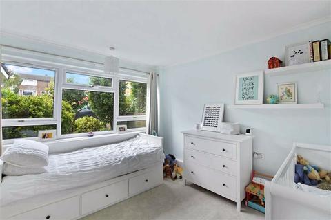 24 Thakeham Close, London, SE26 6HN