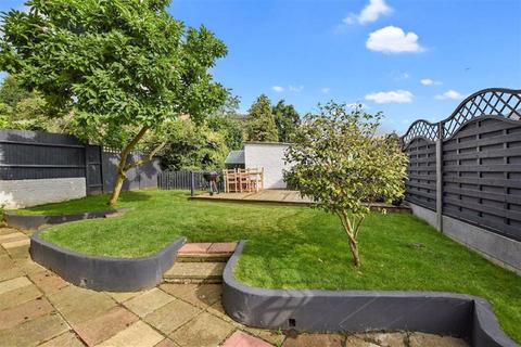 24 Thakeham Close, London, SE26 6HN