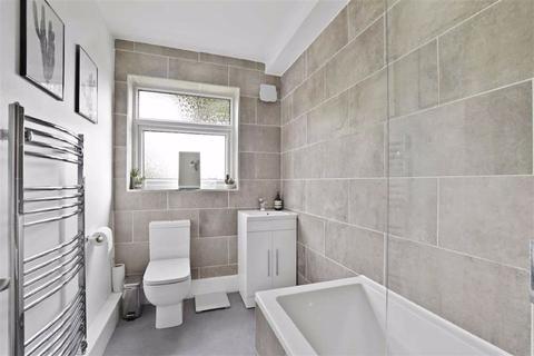 24 Thakeham Close, London, SE26 6HN