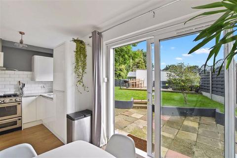 24 Thakeham Close, London, SE26 6HN