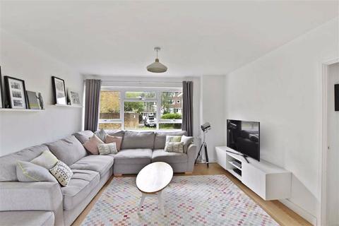24 Thakeham Close, London, SE26 6HN