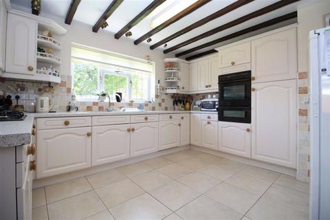 Holmwood Bashley Road, New Milton, BH25 5RY
