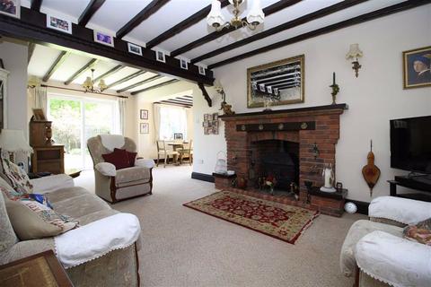 Holmwood Bashley Road, New Milton, BH25 5RY