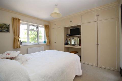 Holmwood Bashley Road, New Milton, BH25 5RY