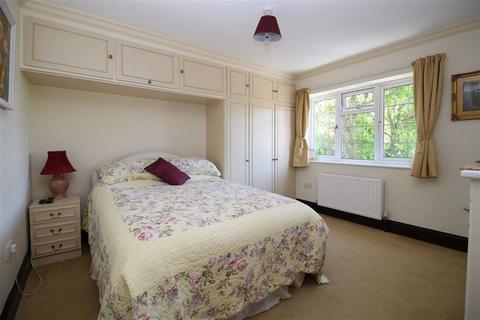 Holmwood Bashley Road, New Milton, BH25 5RY