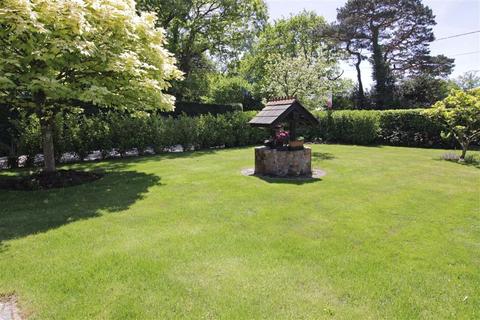 Holmwood Bashley Road, New Milton, BH25 5RY