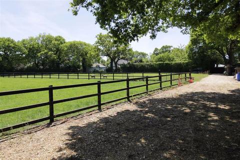 Holmwood Bashley Road, New Milton, BH25 5RY