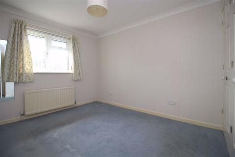 16 Benmore Close, New Milton, BH25 6UE