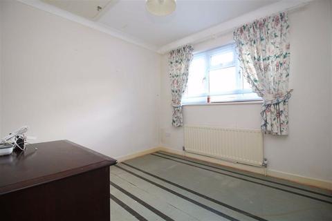 16 Benmore Close, New Milton, BH25 6UE