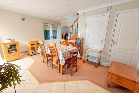 11 Caldy Walk, Stourport-on-severn, DY13 8QX
