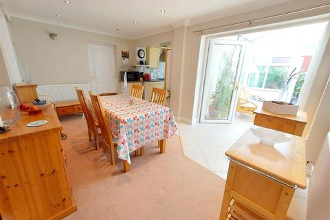 11 Caldy Walk, Stourport-on-severn, DY13 8QX
