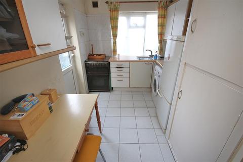 15 The Vineries, London, N14 4BH