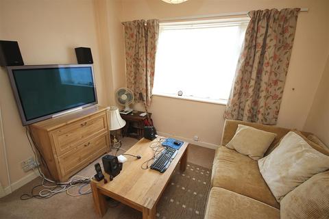 15 The Vineries, London, N14 4BH