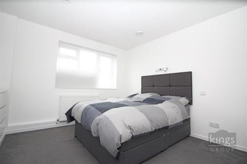 18 Peacocks, Harlow, CM19 5NY