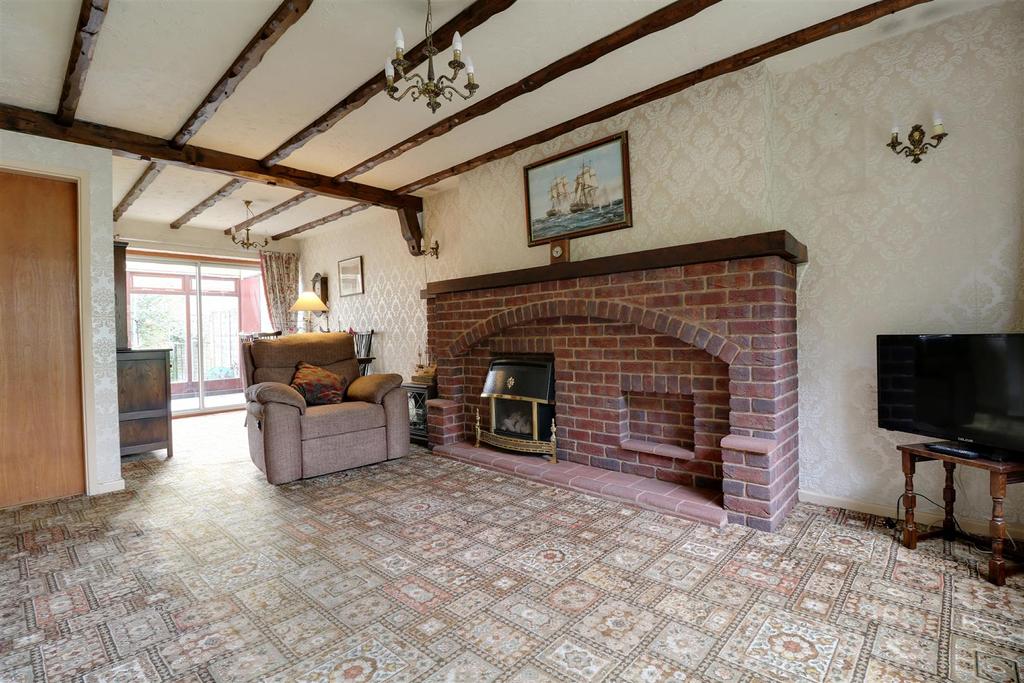 Bush Grove, Pelsall, Walsall 3 bed semidetached house £190,000