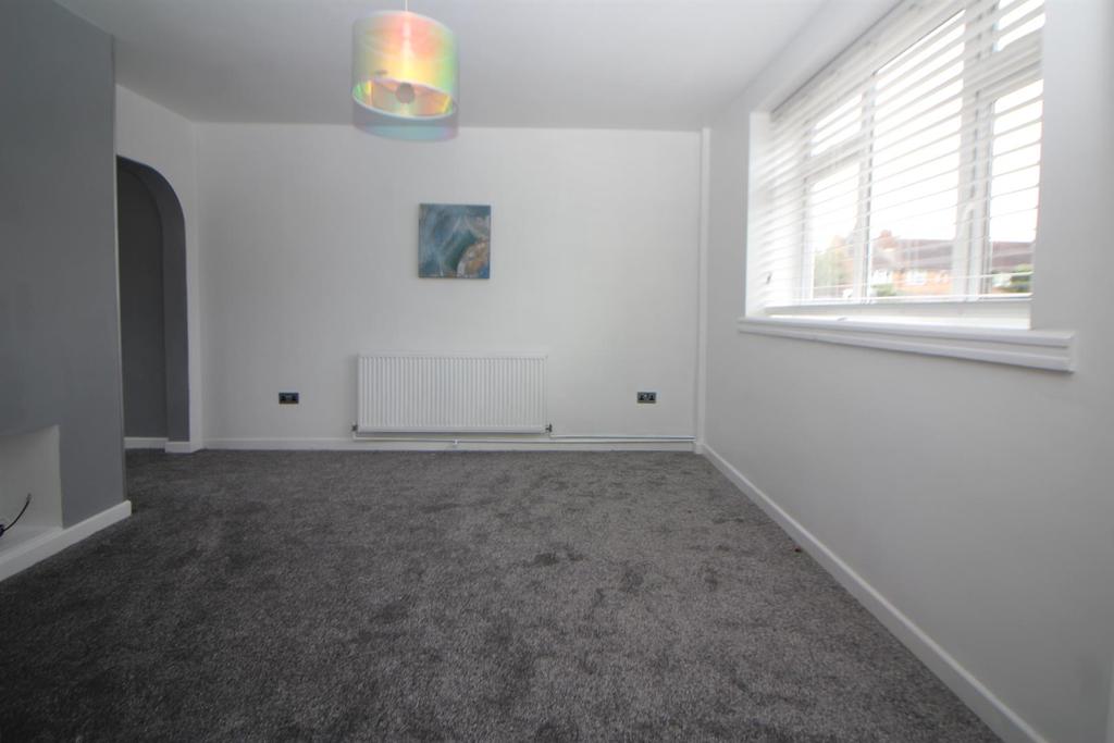 Leven Drive, Waltham Cross 3 bed terraced house £1,500 pcm (£346 pw)
