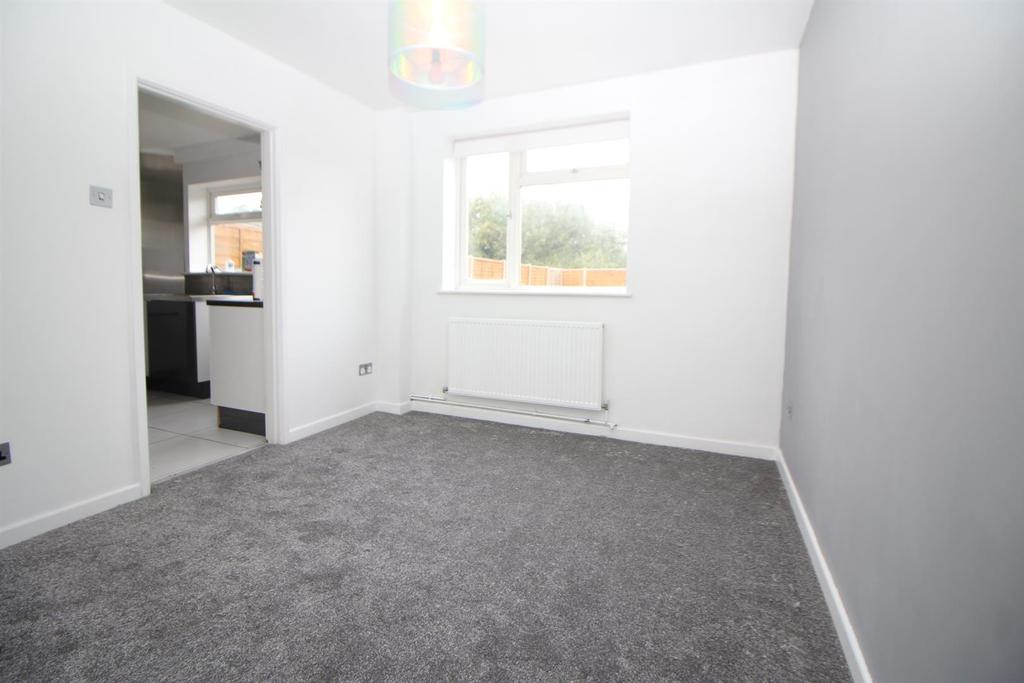 Leven Drive, Waltham Cross 3 bed terraced house £1,500 pcm (£346 pw)