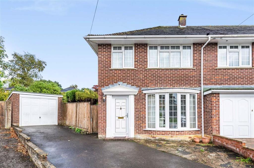 Carthage Close, Scantabout, Chandlers Ford, Hampshire 3 bed end of