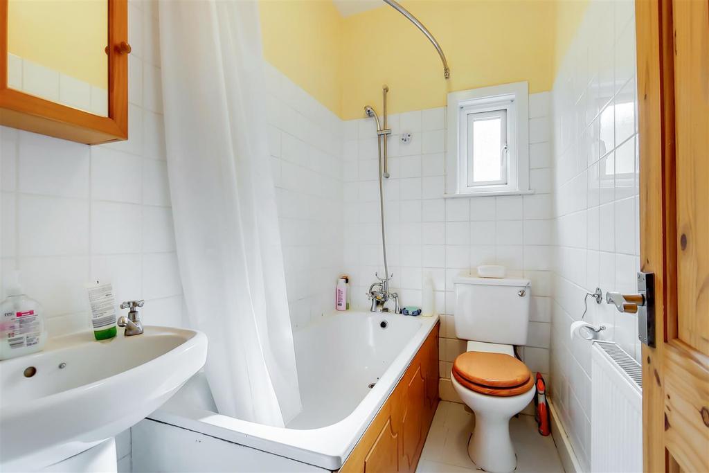 7 Bathroom-0.jpg
