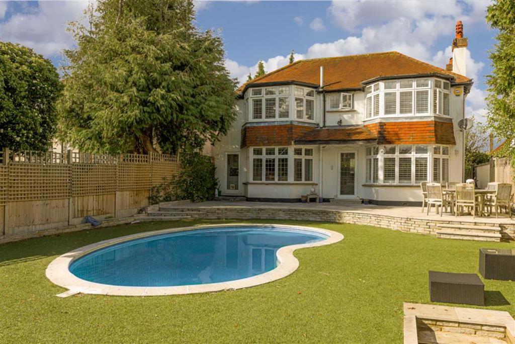 Fir Tree Road, Epsom Downs, Surrey 4 bed detached house £850,000