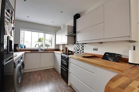 12 Amanda Close, Bexhill-on-sea, TN40 2TB