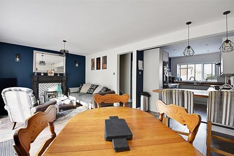 12 Amanda Close, Bexhill-on-sea, TN40 2TB