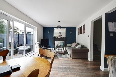 12 Amanda Close, Bexhill-on-sea, TN40 2TB
