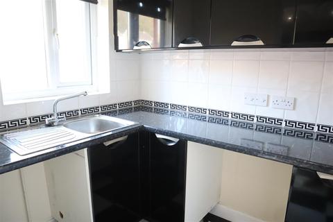 2 Cwrt Gwscwm, Burry Port, SA16 0FG