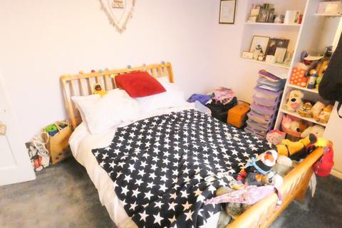 28 Walter Walk, Edgware, HA8 9ES