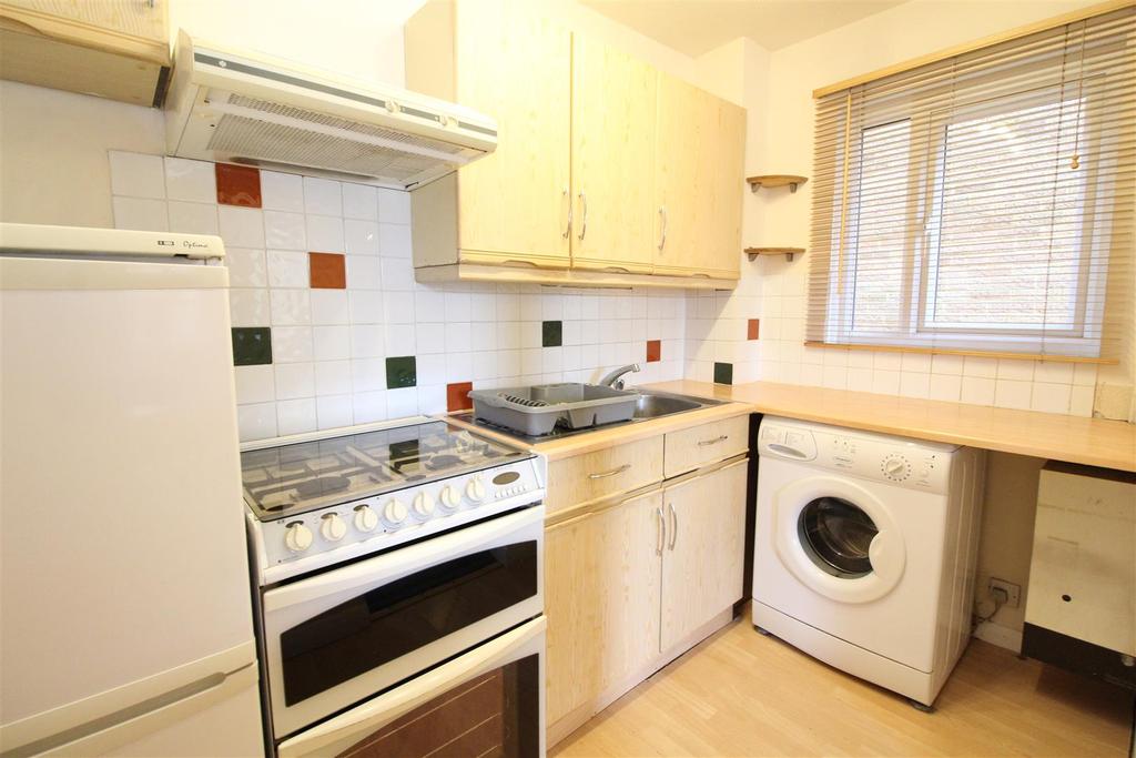 Jersey Farm, St Albans, Hertfordshire 1 bed end of terrace house £795 pcm (£183 pw)