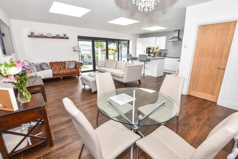 7 Appleton Road, Benfleet, SS7 5DA