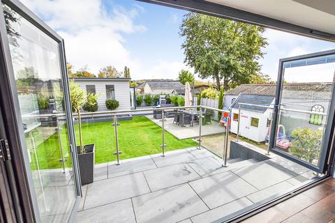 7 Appleton Road, Benfleet, SS7 5DA