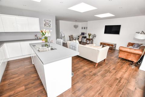 7 Appleton Road, Benfleet, SS7 5DA