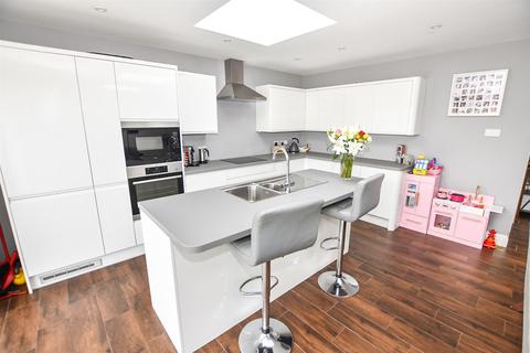 7 Appleton Road, Benfleet, SS7 5DA