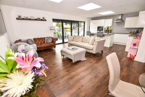 7 Appleton Road, Benfleet, SS7 5DA