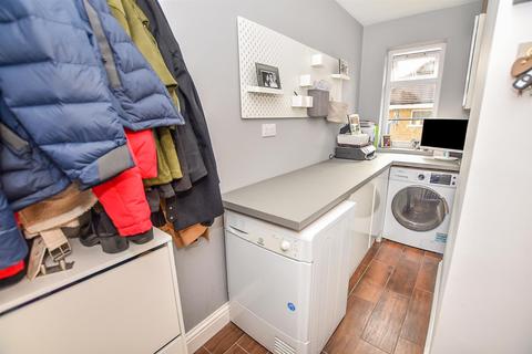 7 Appleton Road, Benfleet, SS7 5DA
